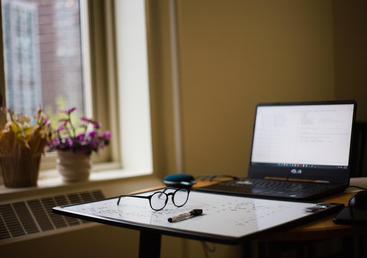 How Content Creators and Bloggers Generate Income Online